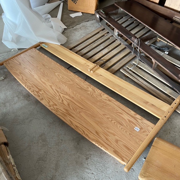 A40橡木床头1.8米一个，开裂瑕疵无售后