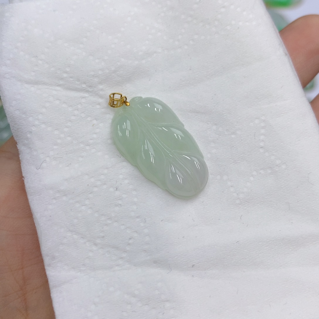 翡翠18K金镶嵌颈饰翡翠