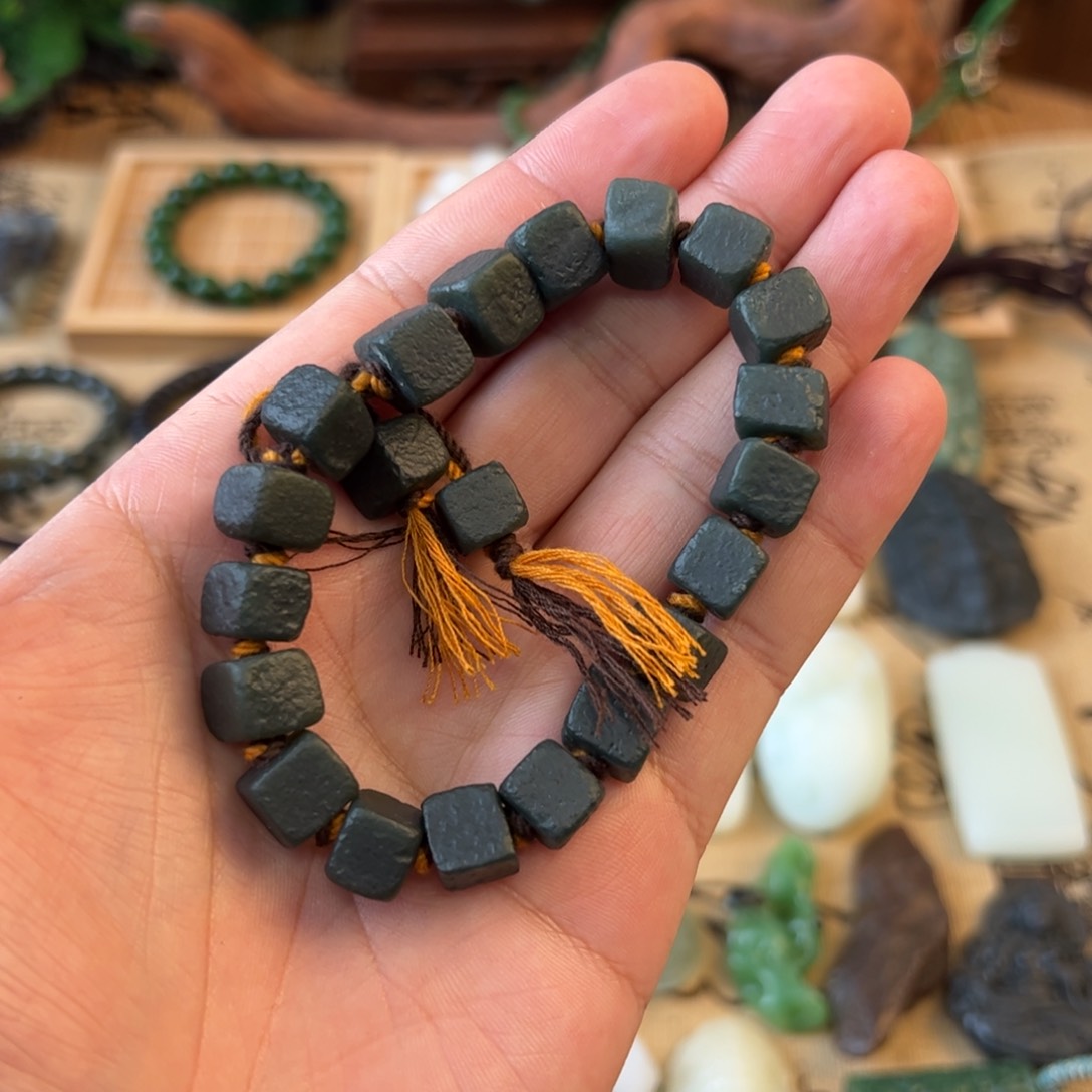 和田玉手绳未镶嵌爱****俑