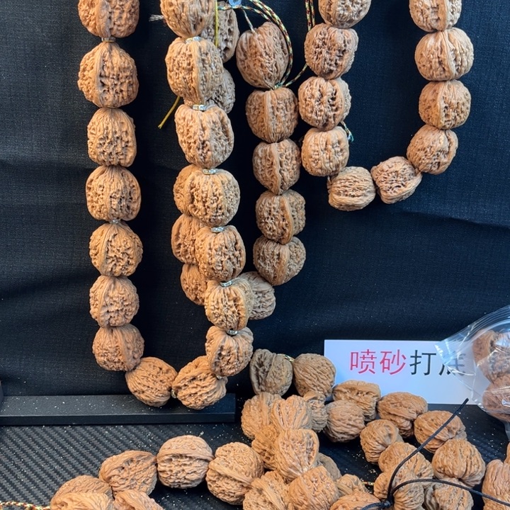 大***脸文玩核桃吊坠南疆石手把件