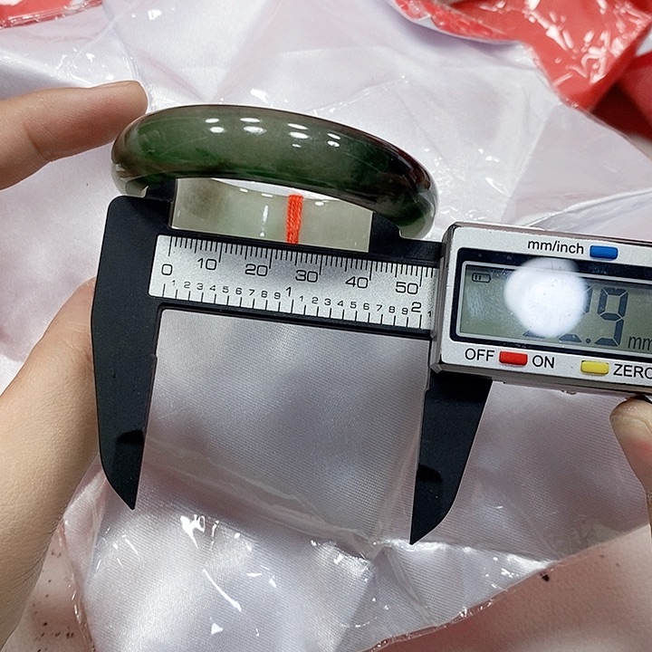 翡翠手镯未镶嵌100