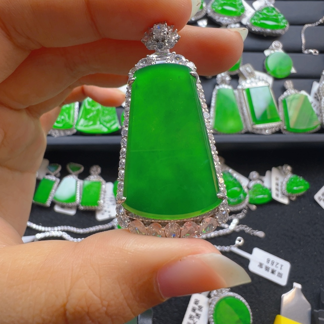 蓦***首翡翠银S925镶嵌颈饰