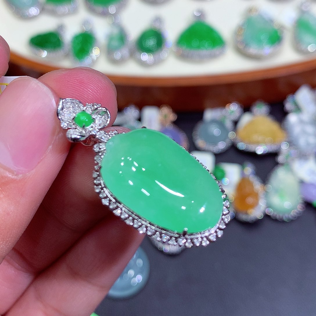 翡翠吊坠(不含链)18K金镶嵌