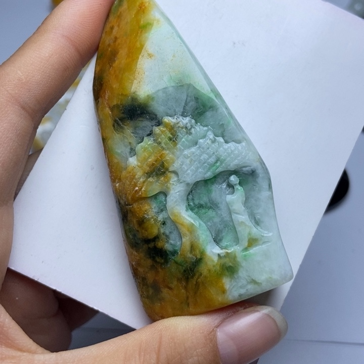 翡翠颈饰未镶嵌翡翠