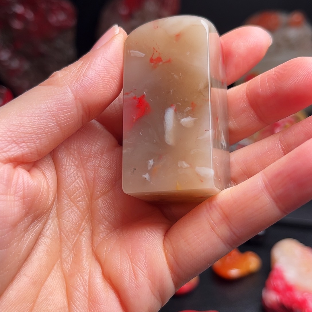 巴林石印石喵***谔鸡血石方章