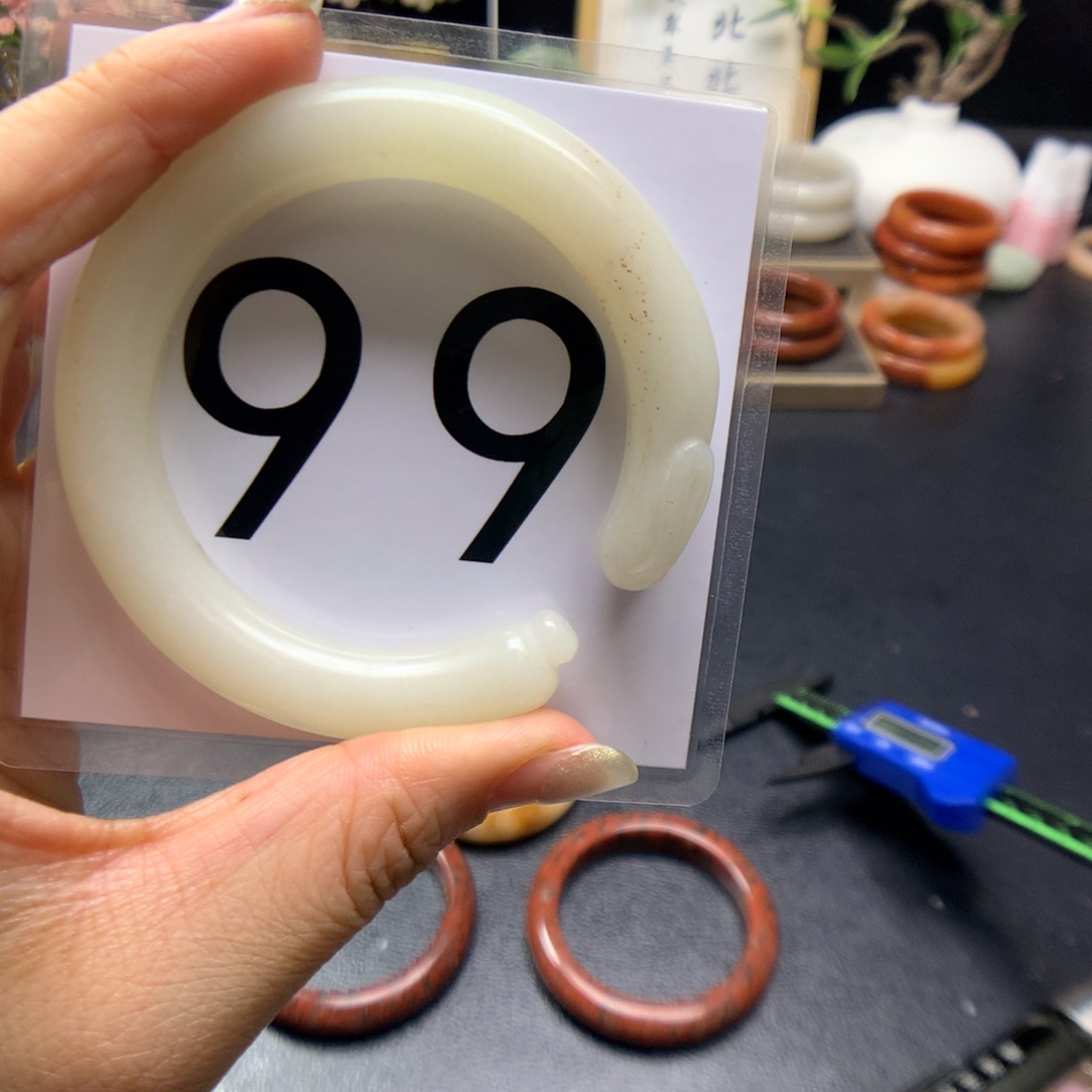 石英质玉手镯未镶嵌莱*里