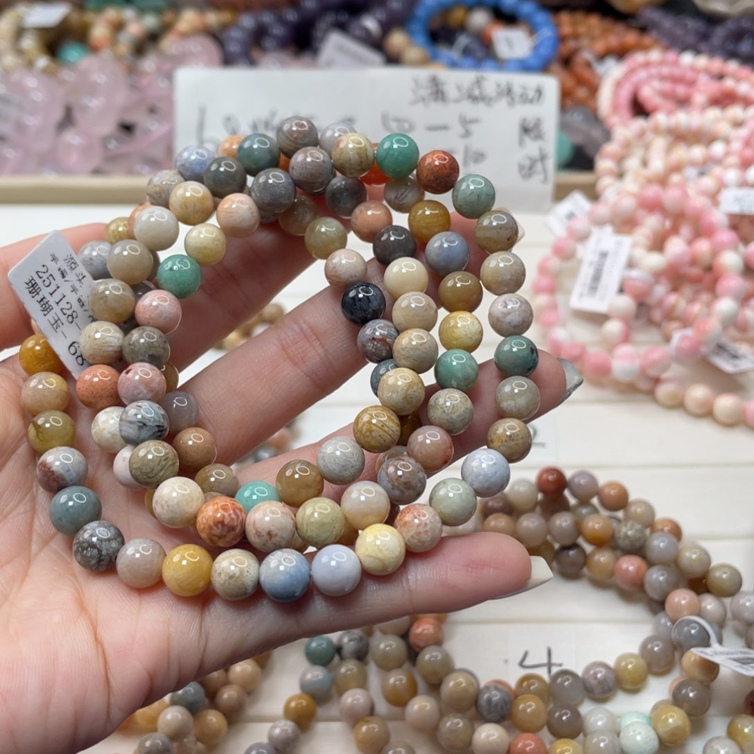 未镶嵌手链硅化玉山***姐085