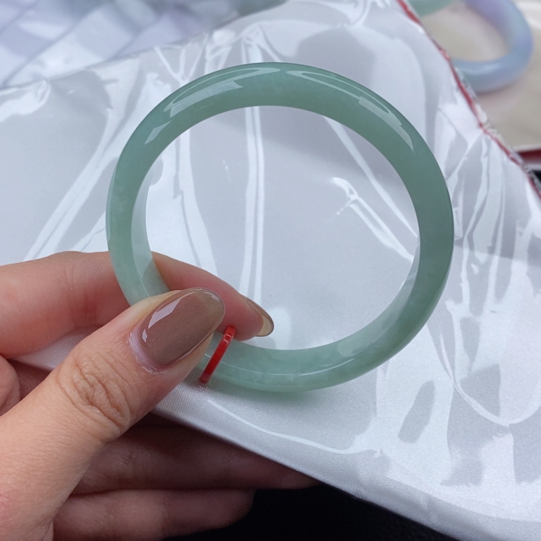 翡翠手镯未镶嵌天然翡翠手镯