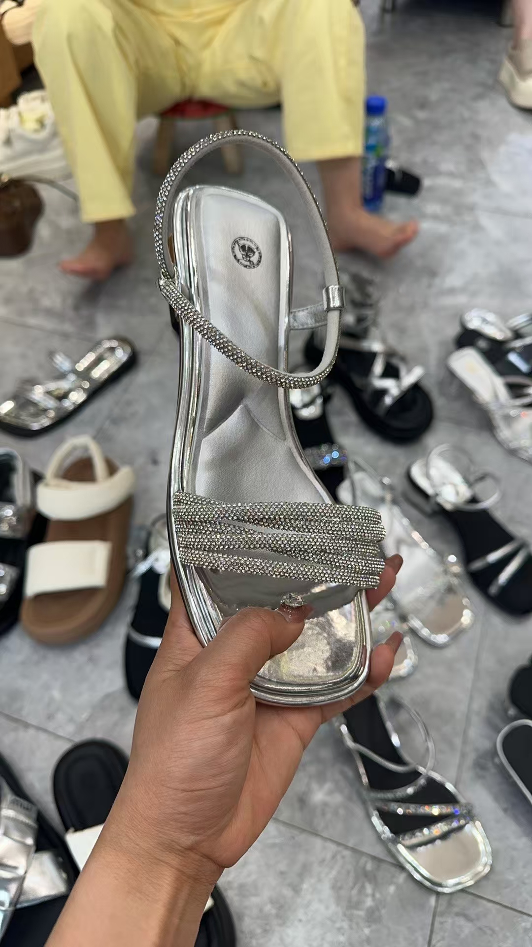 5-5182夏季新品女凉鞋粗跟一字扣凉鞋平底女凉鞋百搭低跟鞋女