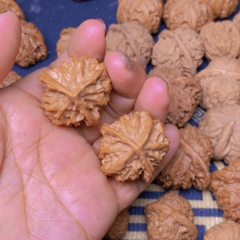 【闪购商品】文玩核桃吊坠嗯****嗯三棱35