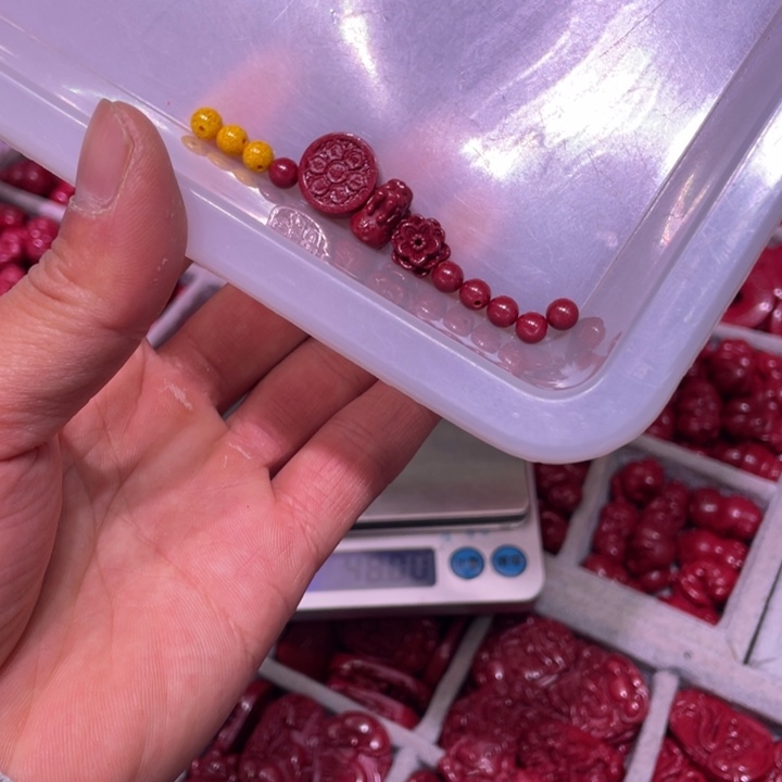 天然辰砂图款手机挂酒红色一套，三颗黄单发