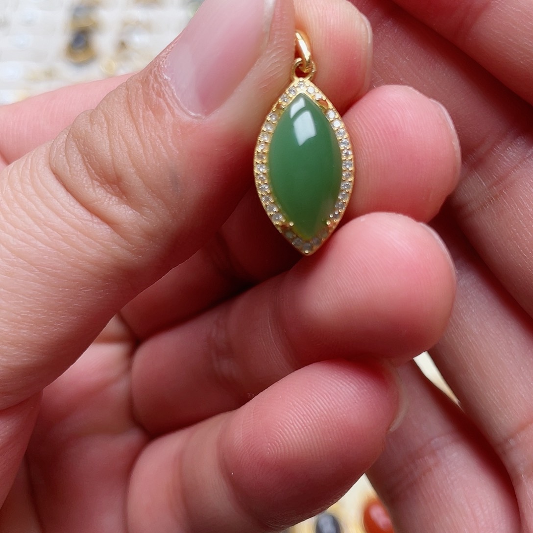 和田玉吊坠银S925镶嵌