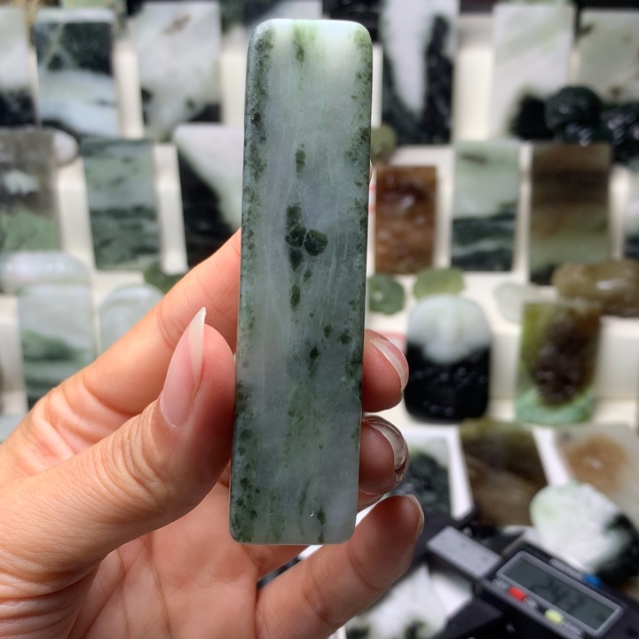 独山玉未镶嵌颈饰