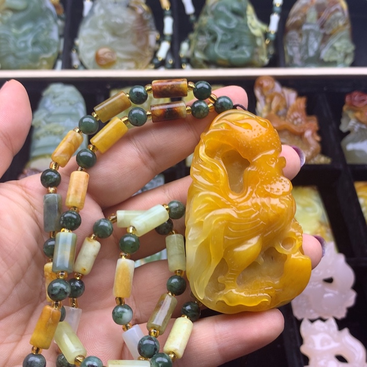 蛇纹石玉挂坠未镶嵌