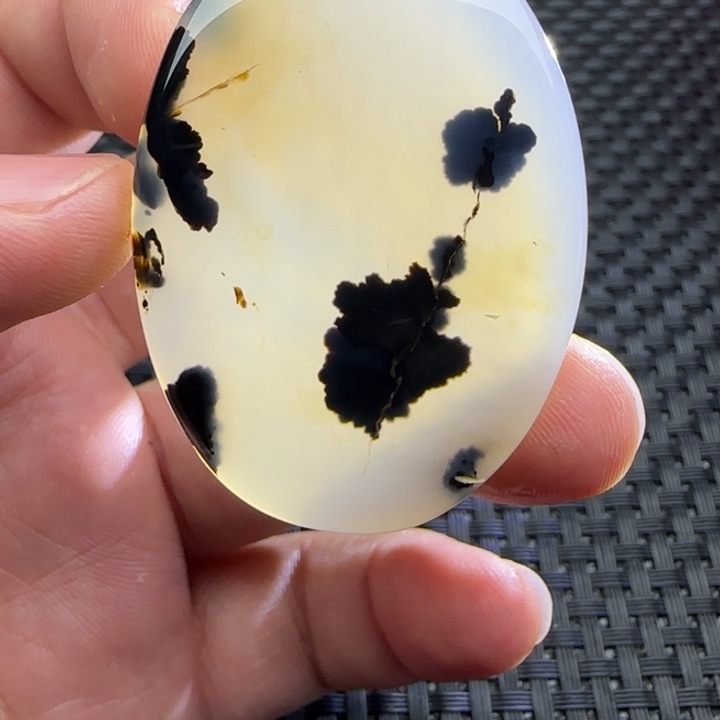 秦***韵玛瑙/玉髓未镶嵌颈饰