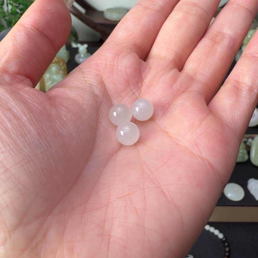 未镶嵌和田玉手链牛****?