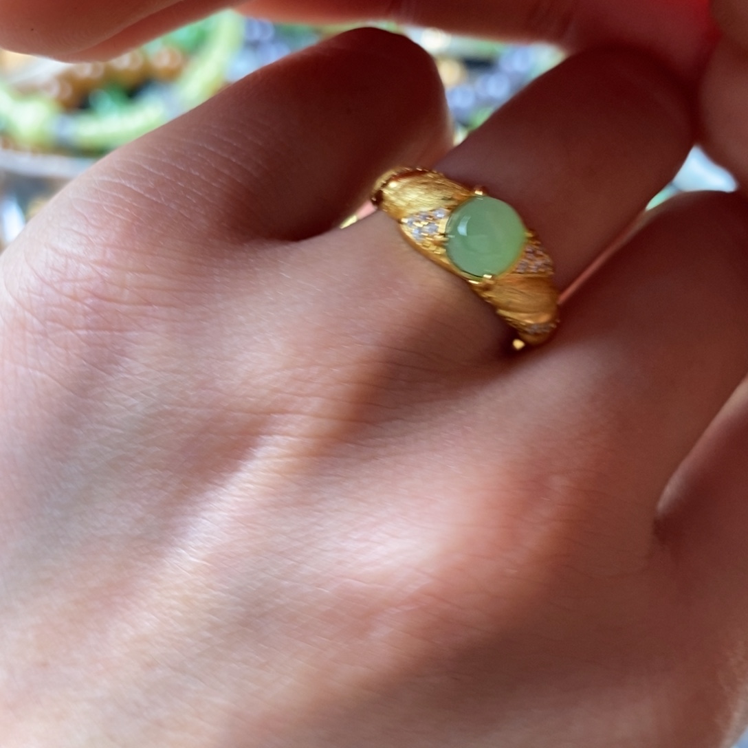 和田玉银S925镶嵌戒指苹果绿牛角包戒指