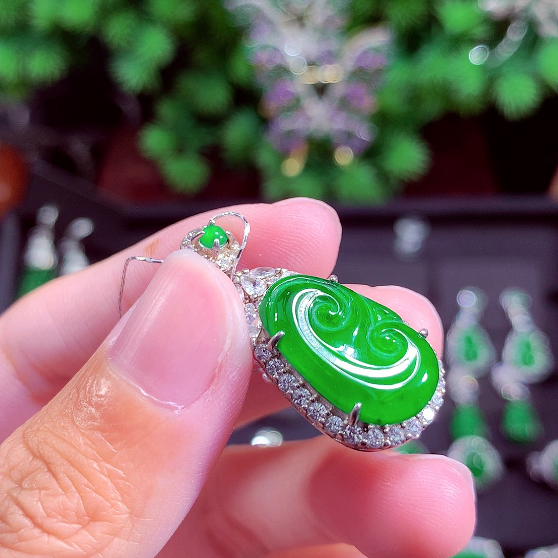 颈饰未镶嵌翡翠天然