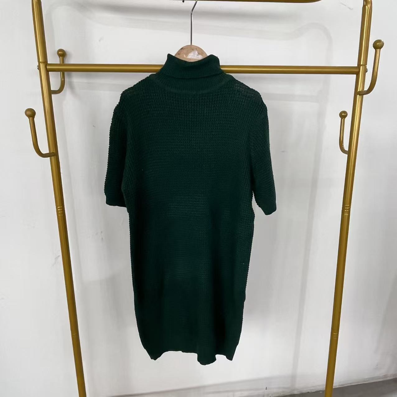 C20-7-1033款   绿色镂空拼接轻职风高领连衣裙长83