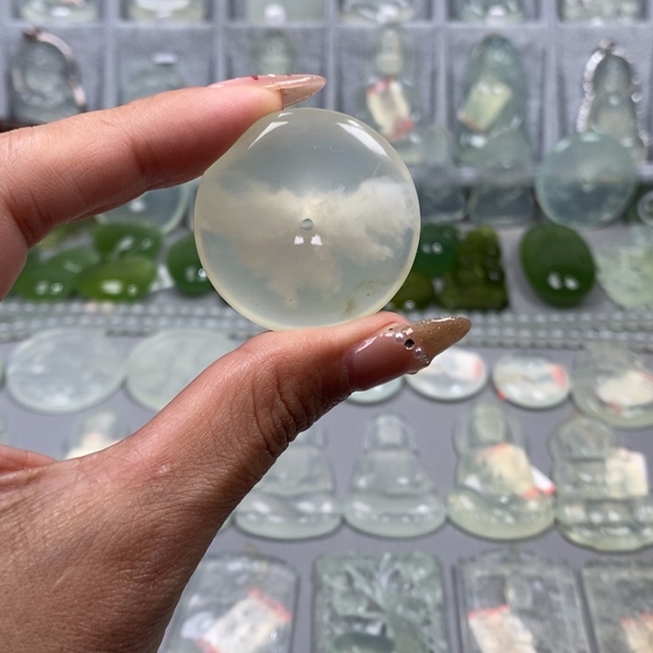 蛇纹石玉颈饰未镶嵌