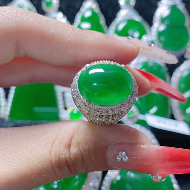 翡翠颈饰未镶嵌美*1825309。  