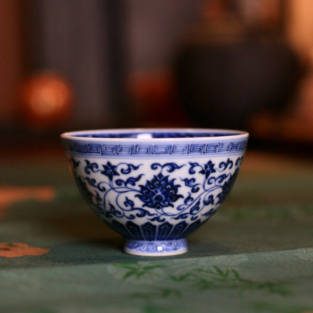 元煦和晓 缠枝莲满工小鸡心杯