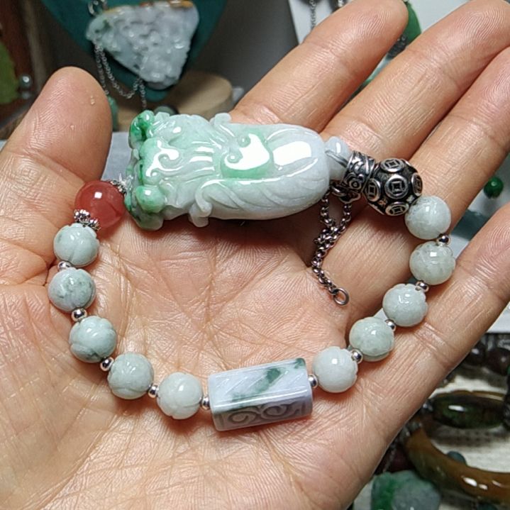 翡翠吊坠(赠链)未镶嵌
