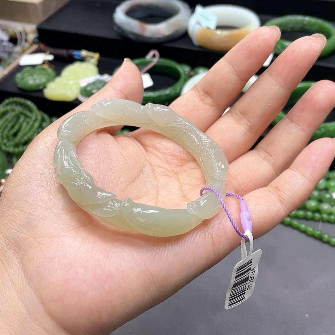 和田玉手镯5657圈口10未镶嵌