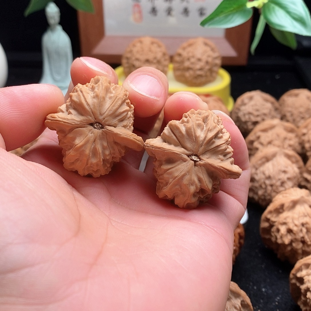 文玩核桃吊坠马老四36