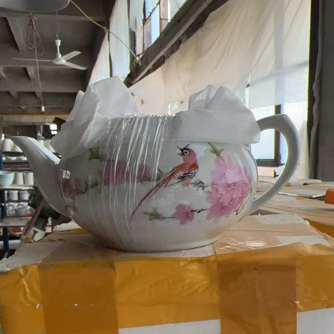 景德镇高温陶瓷水点桃花油壶 1 个
