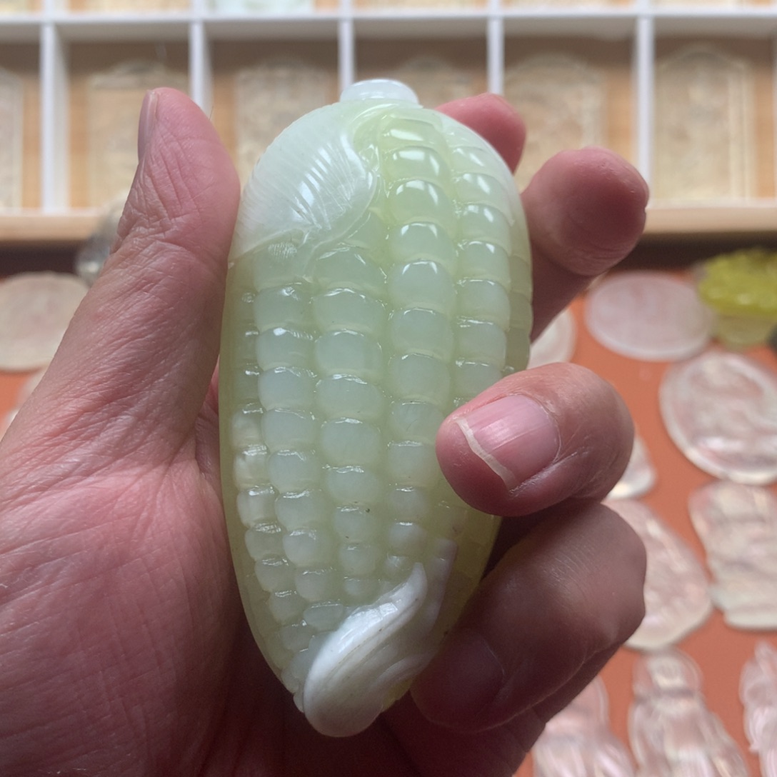 蛇纹石玉颈饰未镶嵌