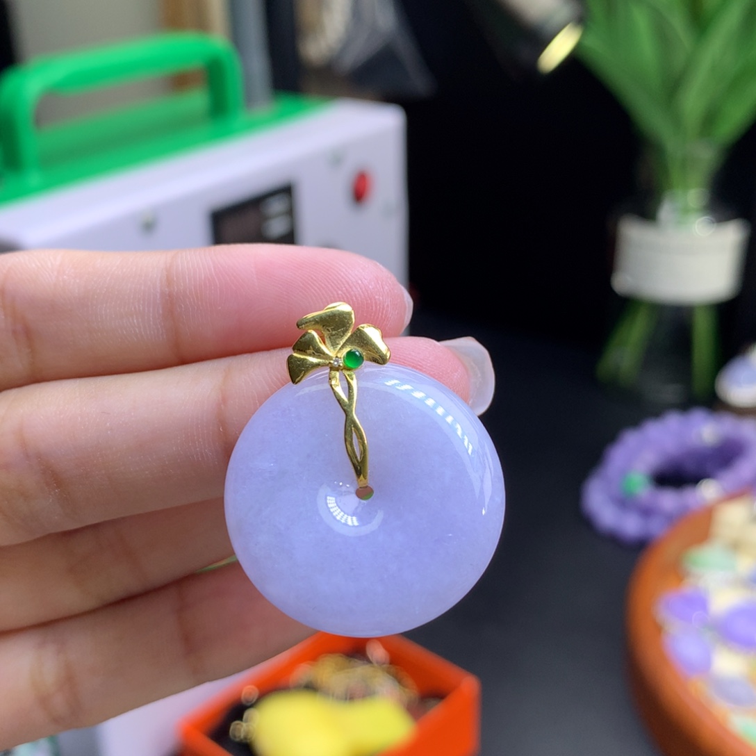 翡翠18K金镶嵌颈饰