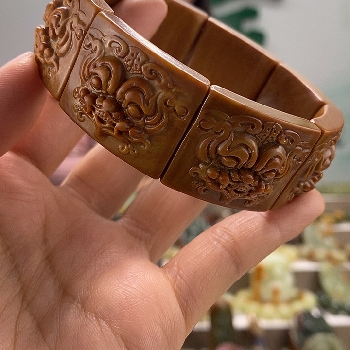 透闪石质玉手牌未镶嵌