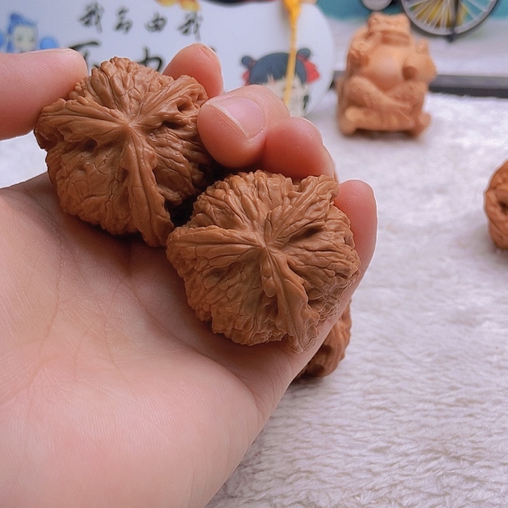 吊坠文玩核桃天**空三棱