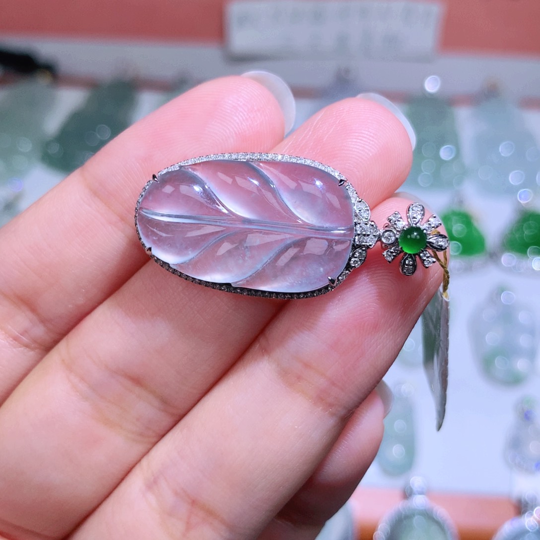 翡翠18K金镶嵌颈饰叶子