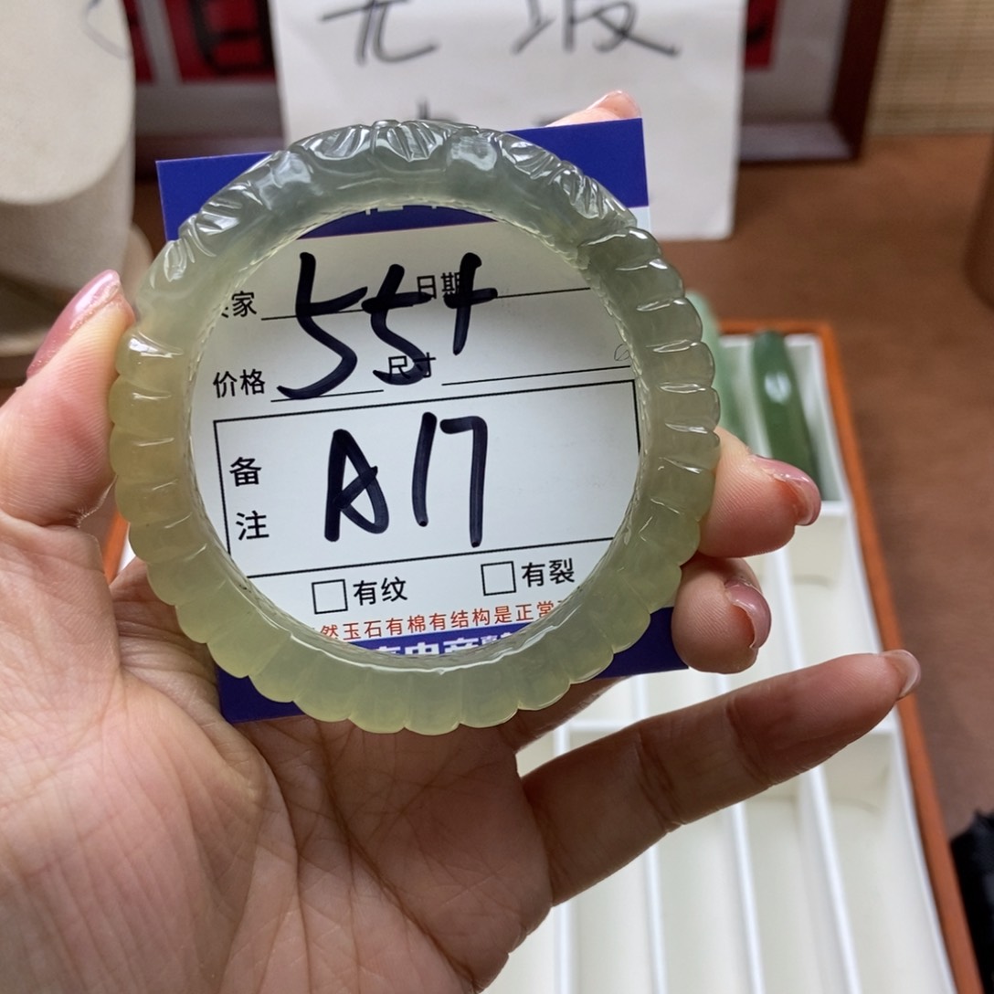 岫玉手镯手镯未镶嵌