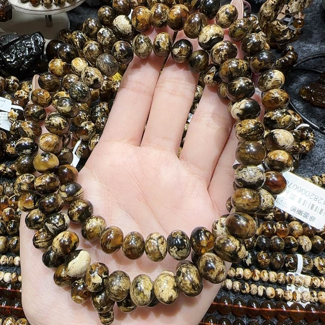 琥珀颈饰未镶嵌华**上抚顺琥珀