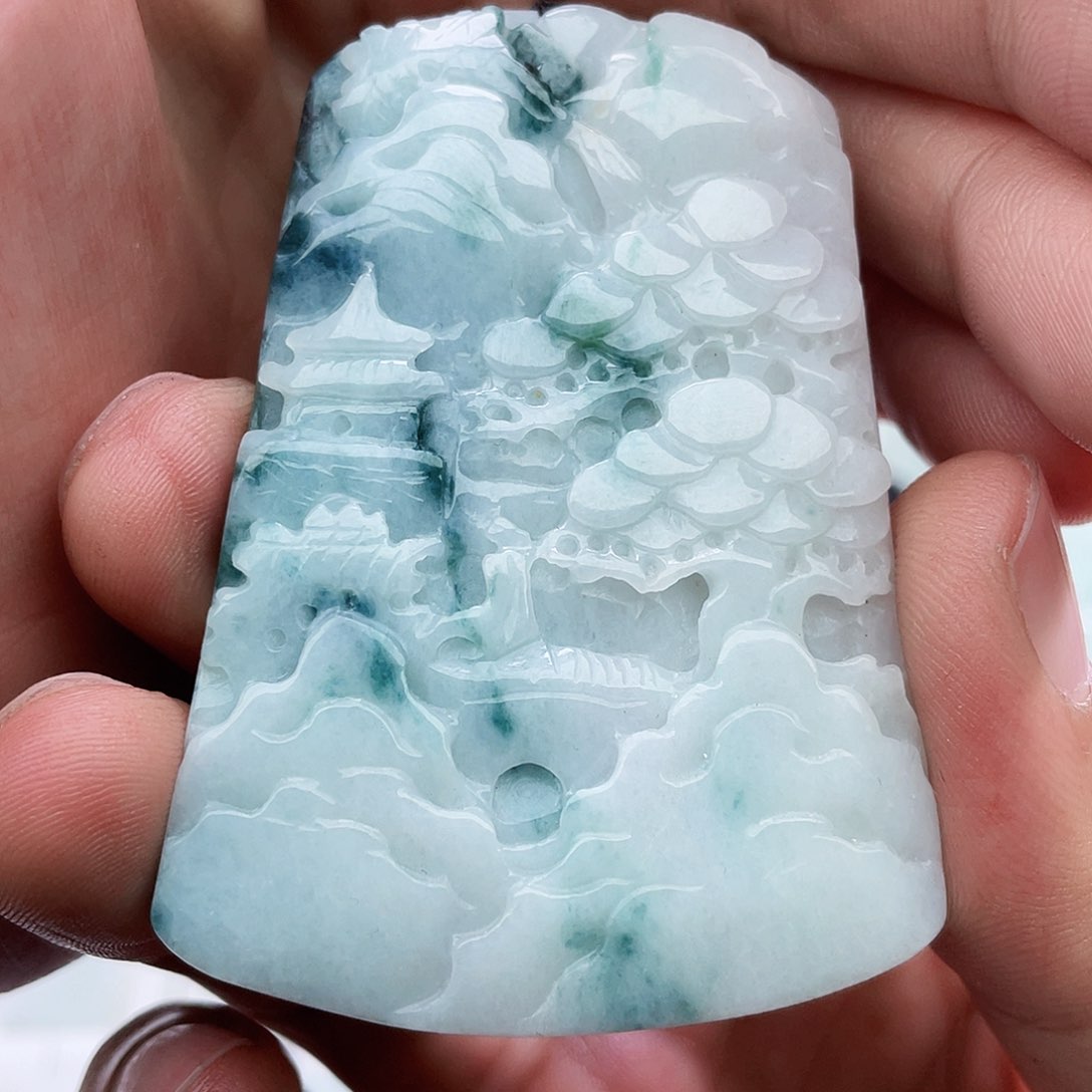 颈饰未镶嵌翡翠奈****摊翡翠