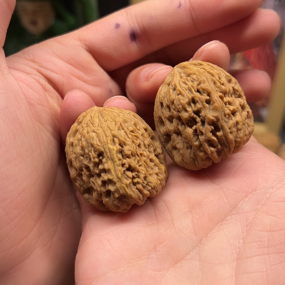 文玩核桃吊坠35尺炮弹凹底南疆，黄金甲