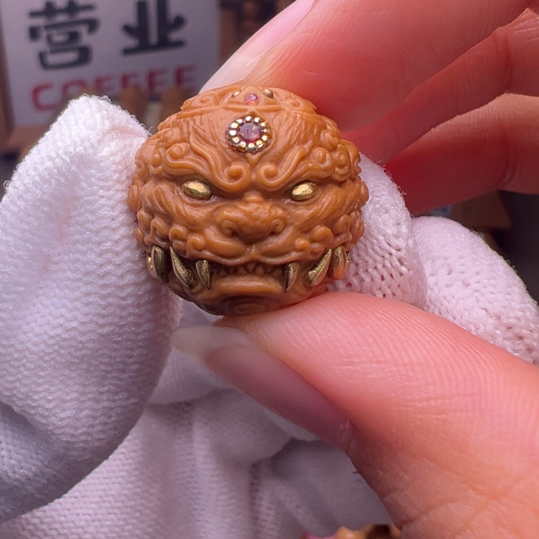 猴头核桃把件镶嵌款唐狮18左右尺寸全品有正常封口线