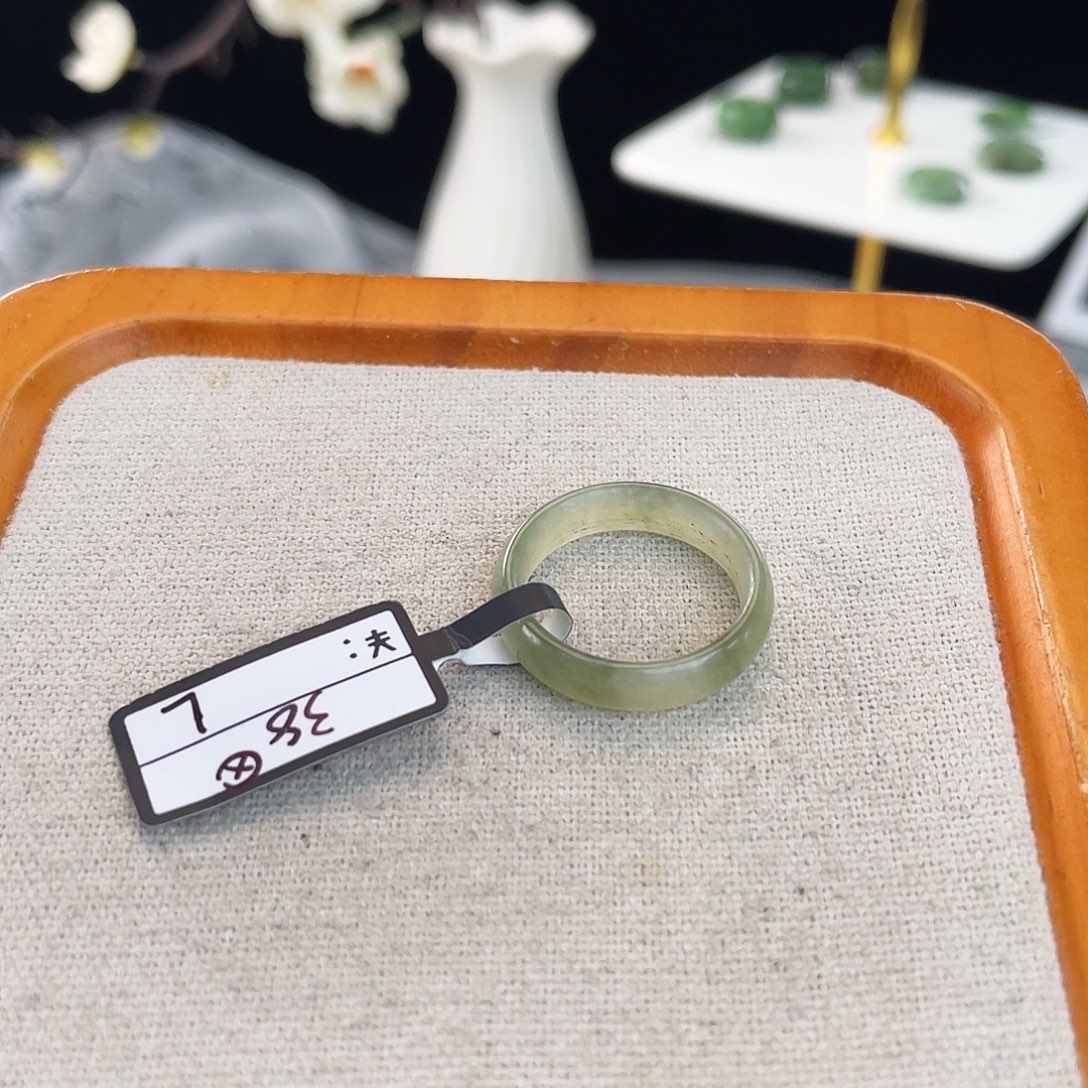 和田玉（糖玉）未镶嵌戒指Y133微瑕18.5不退换