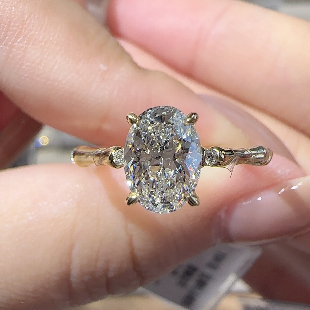 18K金镶嵌实验室培育钻石椭圆竹节1卡11-17