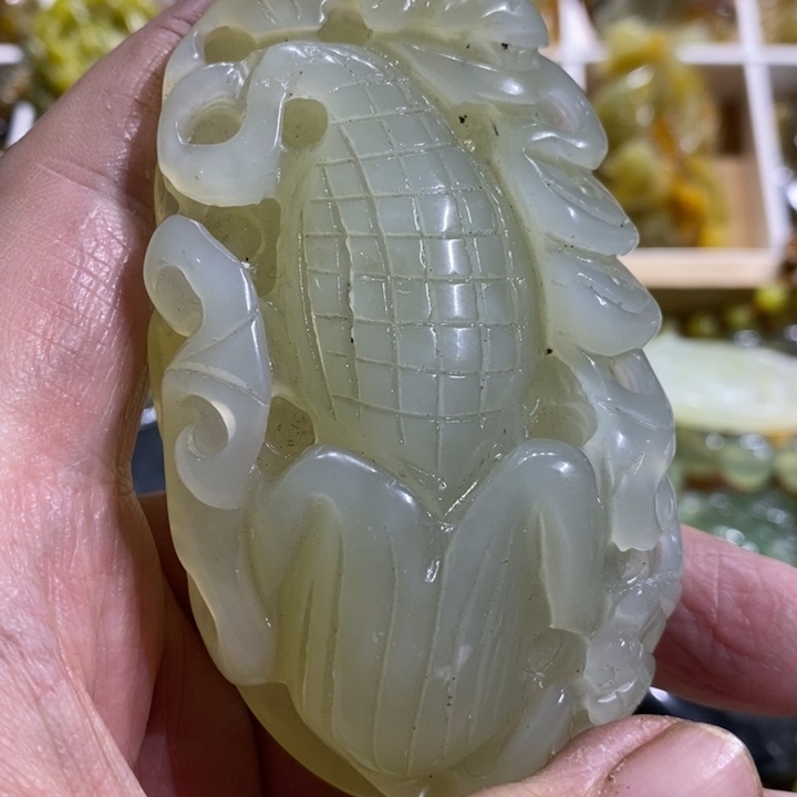 蛇纹石玉颈饰未镶嵌