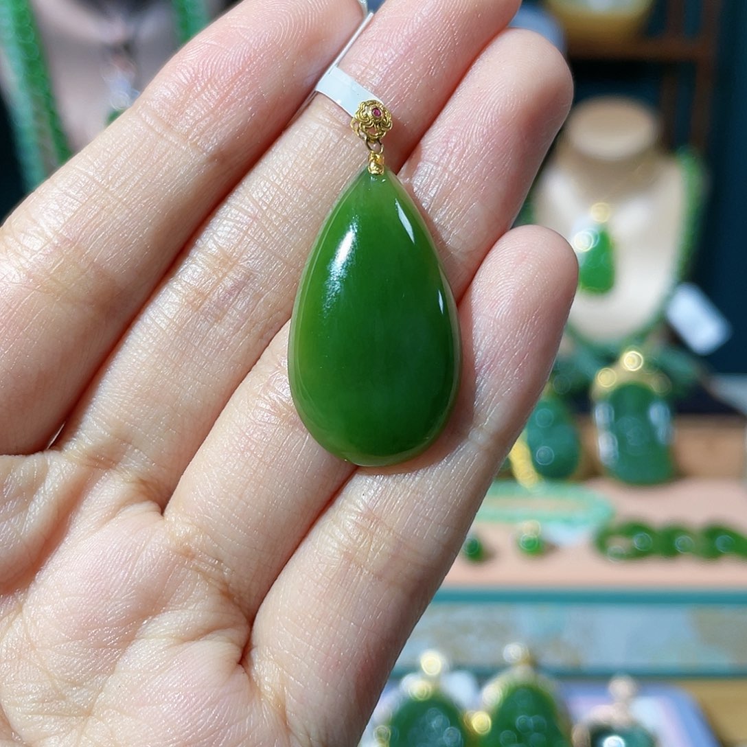 和田玉（碧玉）颈饰18K金镶嵌