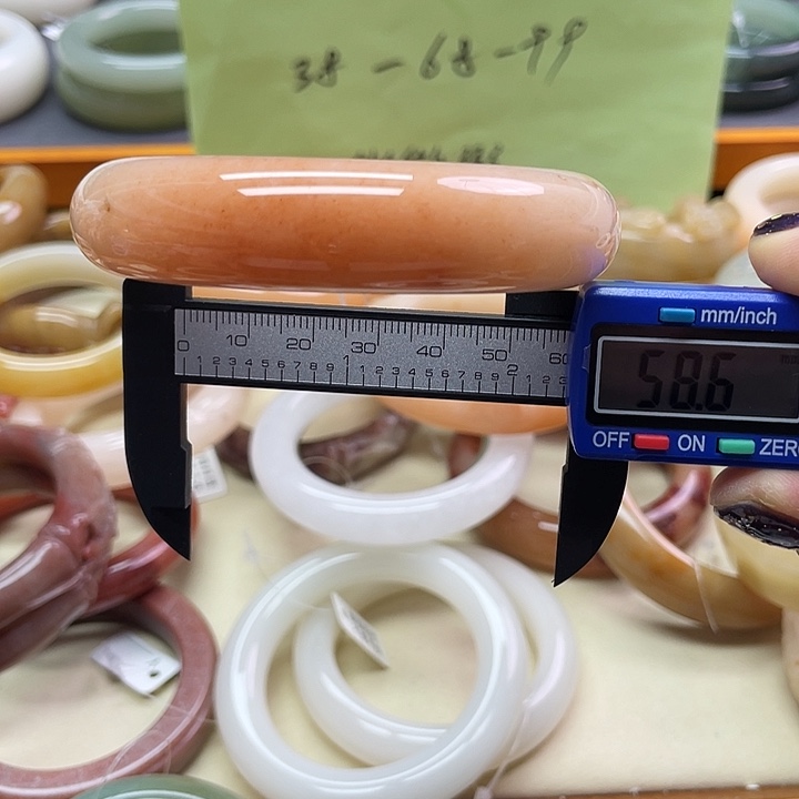 未镶嵌手镯石英质玉