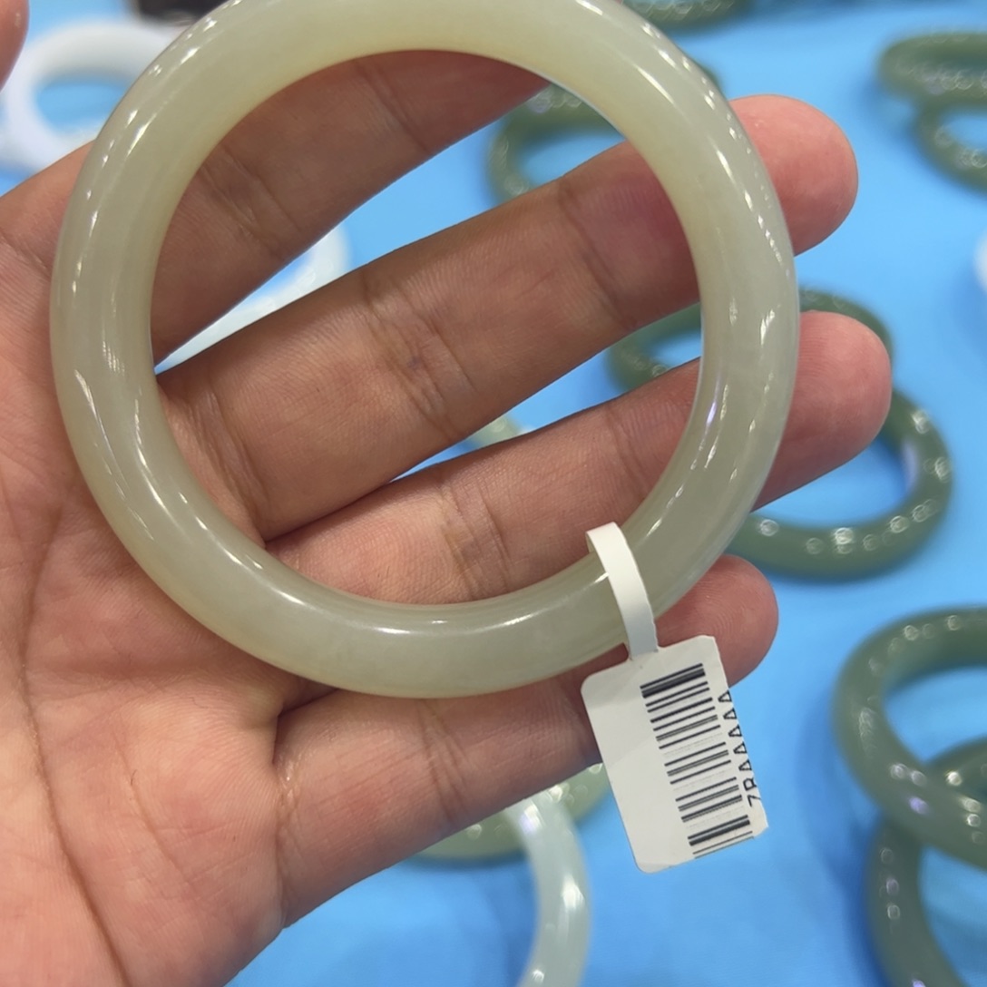 和田玉（糖玉）手镯未镶嵌一*