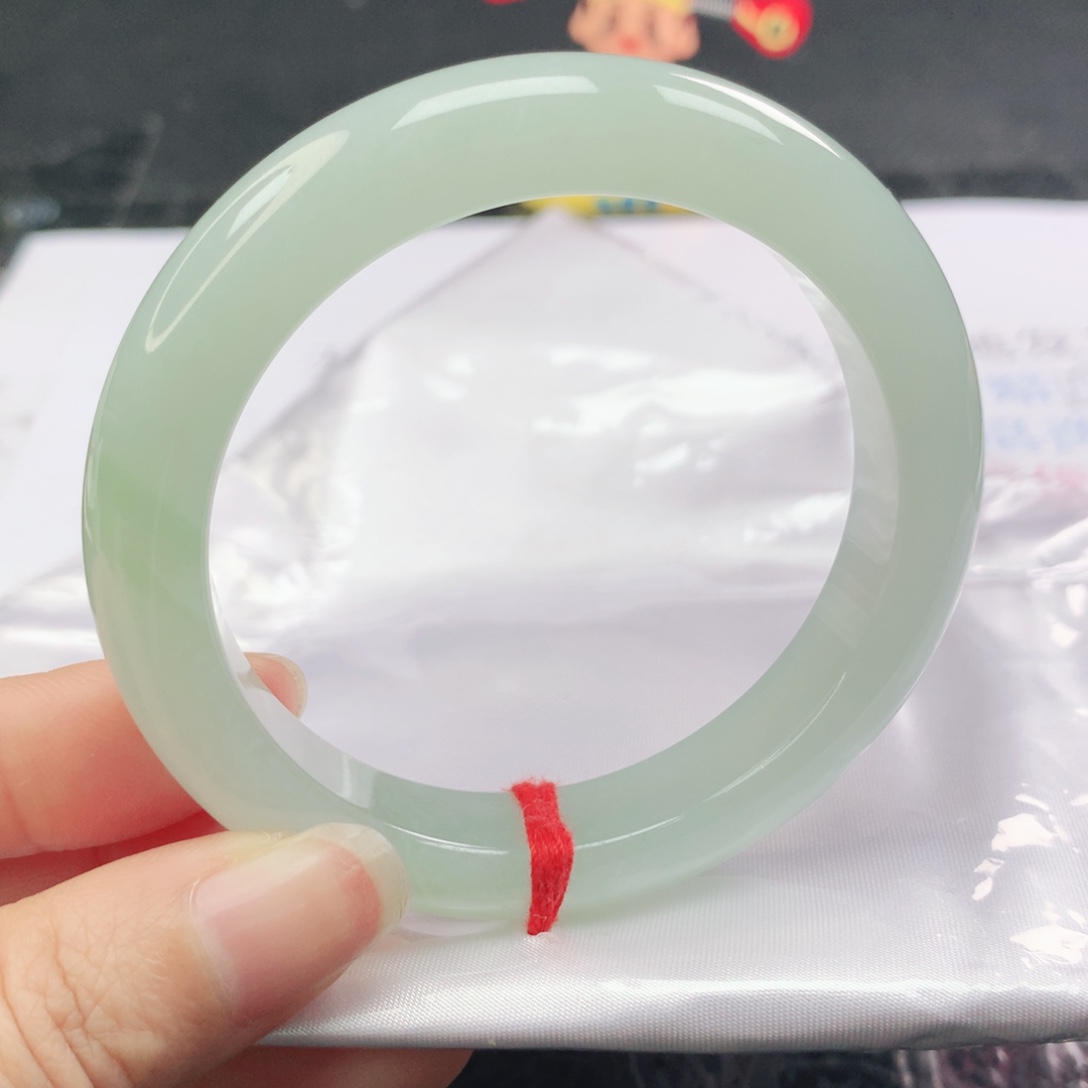 翡翠未镶嵌手镯正