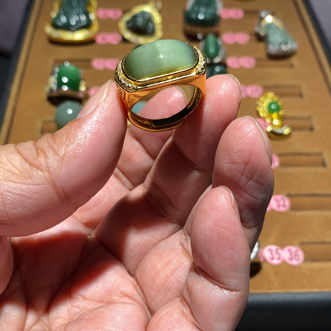 和田玉未镶嵌戒指