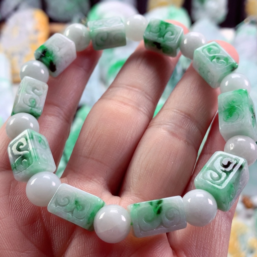 【闪购商品】翡翠吊坠(不含链)未镶嵌依*
