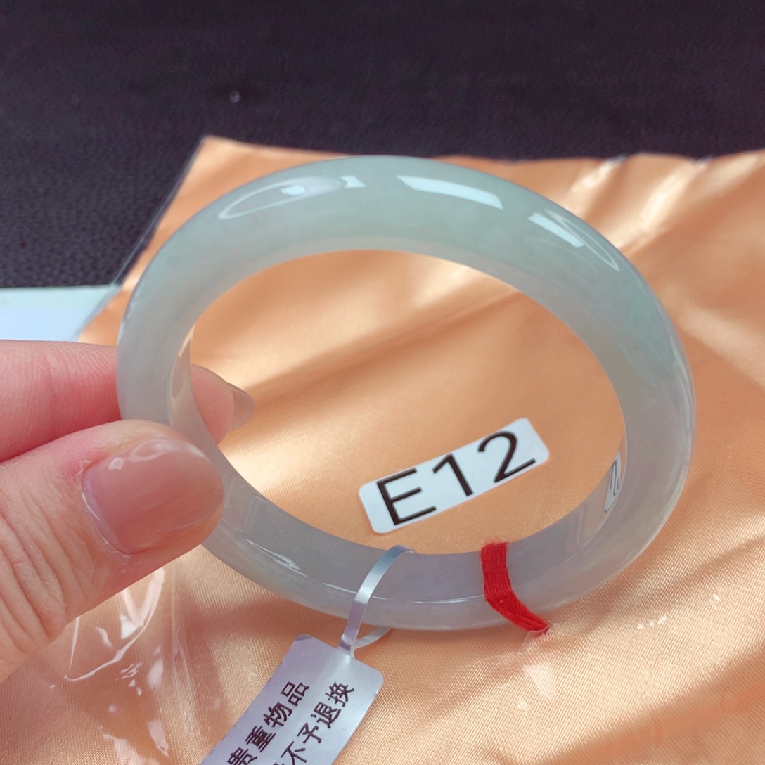 翡翠手镯未镶嵌手镯88